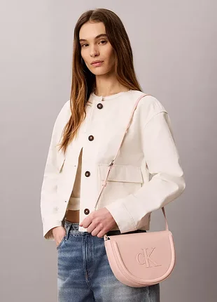 Сумка жіноча calvin klein embossed monogram saddle рожева