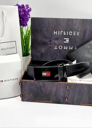 Мужской кожаный ремень tommy hilfiger с автоматической пряжкой брендовый черного цвета джинсовый пояс в подарочной коробочке