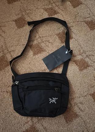 Сумка-месенджер унісекс arc'teryx mantis 2 чорна