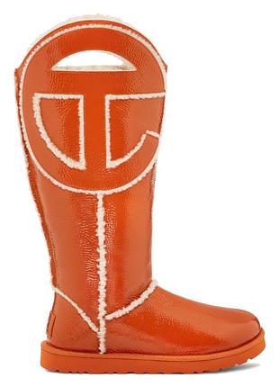 Високі чоботи ugg x telfar logo tall crinkle у яскраво-помаранчевому відтінку «spicy pumpkin» та у білому відтінку «white >>,розмір:44