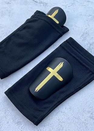 Комплект міні щитки футбольні чорно-золотисті та тримачі сіточки під щитки