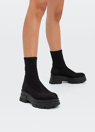 Еластичні чорні черевики челсі zara stradivarius 3