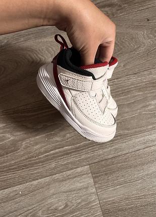 Кросівки для дітей air jordan хайтопи білі, червоні, розмір 23