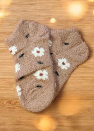 Жіночі короткі шкарпетки з хутром норки winter flowers (1967-03) пудровий 36-41 no brand