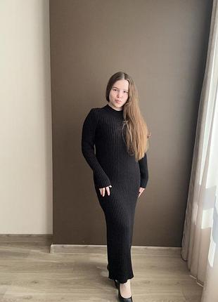 Довга в'язана сукня чорна