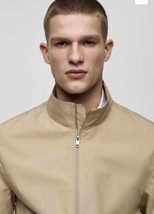 Чоловічий бомбер mango бежевий розмір xxl на замку 3