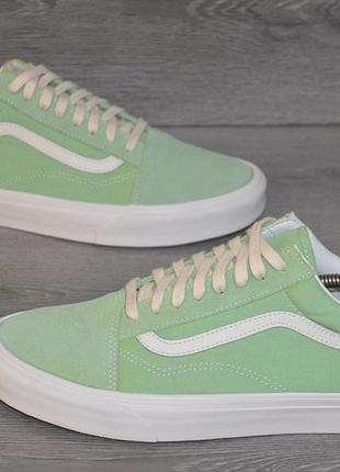 Продам кросівки замша фірма vans.