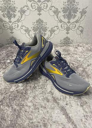 Кросівки brooks