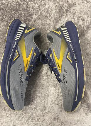 Кросівки brooks 4