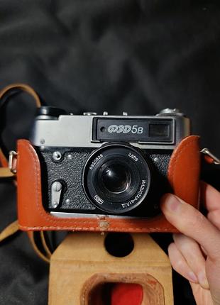 Легендарный пленочный фотоаппарат фед-5в в состоянии люкс / индустар-61 л/д. сррр.