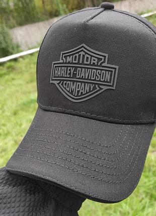 Нова чорна бейсболка тракер з вишитим логотипом бренду harley-davidson.