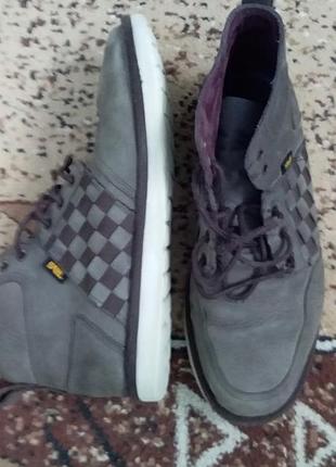 Черевики чоловічі teva / 42 р. / нубук
