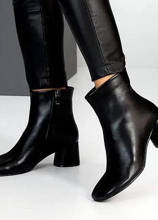 Ботинки женские черные на каблуке демисезонные из экокожи с квадратным носком 39