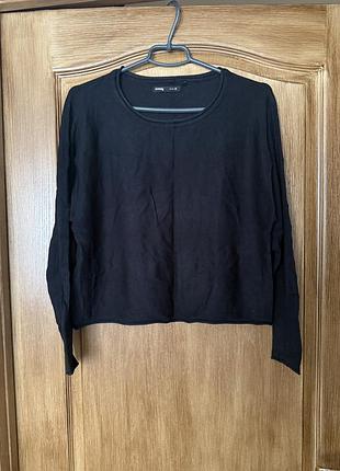 Светр жіночий чорний вільний