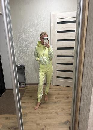 Спортивний костюм жіночий салатовий