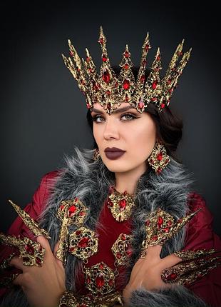 Корона королева престола