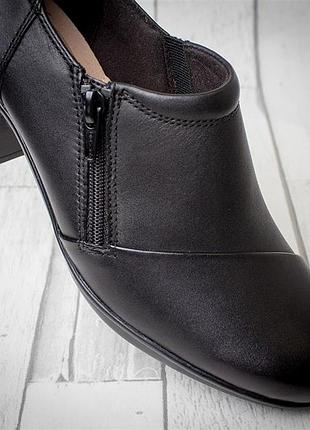 Фірмові шкіряні черевики clarks
