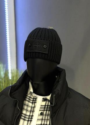 Шапка с патчем stone island черная