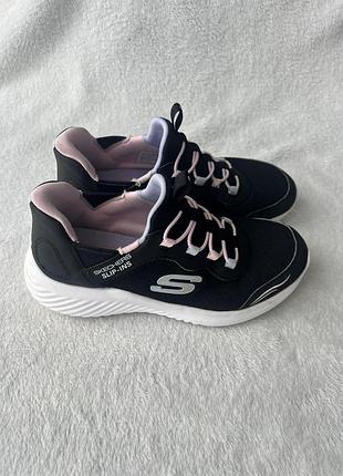 Кроссовки фирмы skechers 35 размера по стельке 23 см