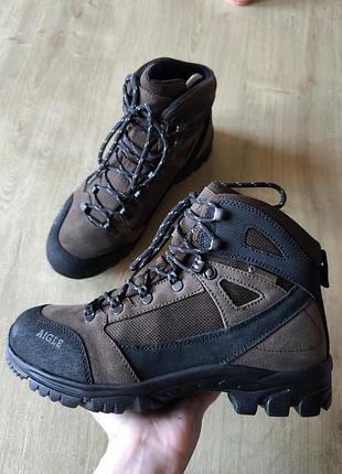 Круті жіночі шкіряні черевики aigle, р.40.