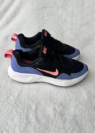 Кросівки фірми nike 35,5 розміру за устілкою 23,5 см.