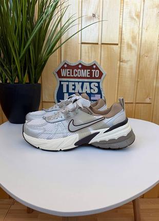 Женские кроссовки nike v2k arewood brown light bone