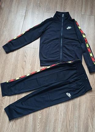 Оригинальный костюм с лампасами nike 110-116см. 5-6р., легкое утепление кофта + штаны