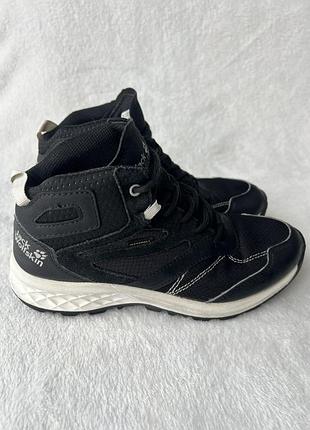 Ботинки фирмы jack wolfskin 37 размера по стельке 24,5 см.