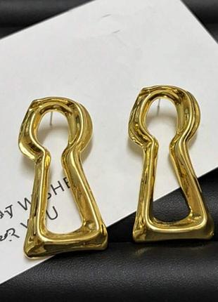 Акцентные серьги замок 8