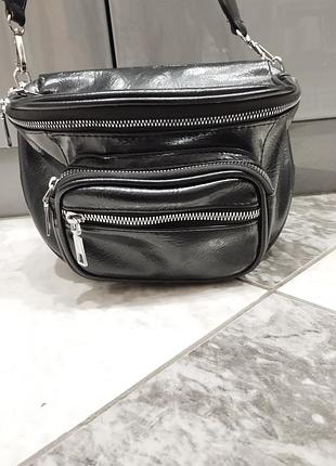 Стильна чорна сумка- крос-боді (cross-body) versoli (в ідеальному стані)