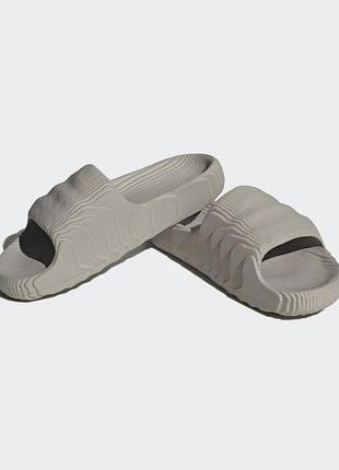 Пантолети adilette 22 нюдові шльопанці adidas 35,5р футуристичні шльопанці жіночі натуральні шльопанці рифлені шльопанці унісекс