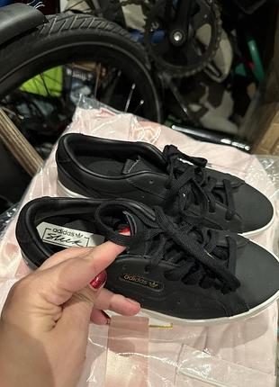 Кросівки жіночі adidas чорні, розмір 36