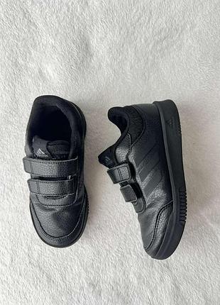 Кросівки фірми adidas 30,5 розміру за устілкою 19,5 см