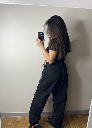 Жіночі спортивні штани карго bershka чорні