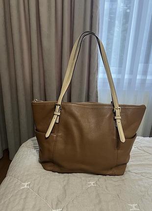 Продам оригінальну сумку michael kors в гарному стані.