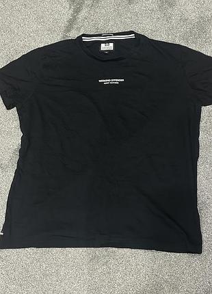 Футболка weekend offender