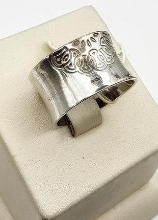 Кольцо серебряное 18 5,6 г