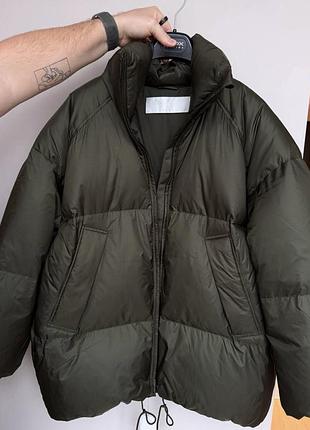 Чоловіча куртка-пуховик arket upcycled down puffer jacket темно-зелена, розмір m