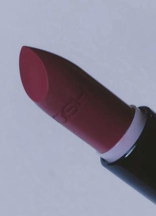Помада для губ gosh velvet touch lipstick matt
#26 matt antique rose нова