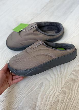 Теплющі шльопанці оригінал crocs m9w11 рр.41