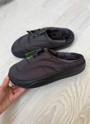 Теплющі шльопанці оригінал crocs m9w11 рр.41