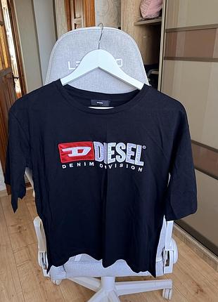 Жіноча футболка diesel чорна з принтом