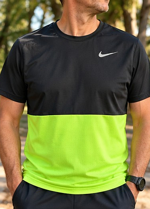 Мужская спортивная футболка nike running dri-fit xl черно-салатовая для бега