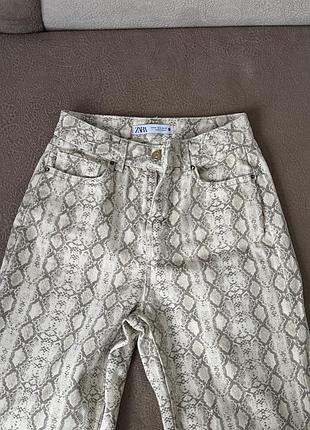 Джинси жіночі zara зі зміїним принтом