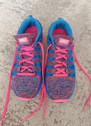 Оригинальные беговые кроссовки nike женские/девочка 39- 25.5 стелька