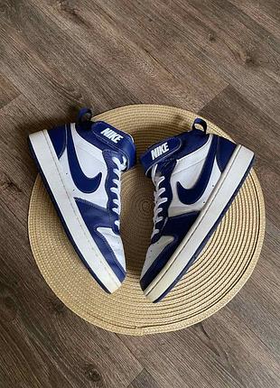 Кросівки підліткові nike court borough mid 2 білі з синім 38.5 розмір, довжина устілки 24.5 см