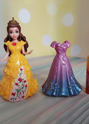 Мініфігурка ляльки бель із серії disney princess magiclip від бренду mattel разом із додатковою змінною сукнею