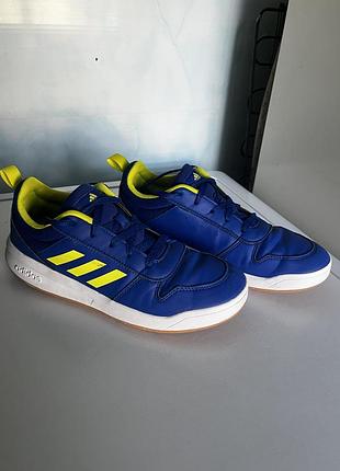 Оригінальні кросівки adidas tensaur k у чудовому стані