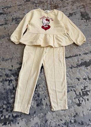 Спортивний костюм для дівчинки h&m hello kitty молочний