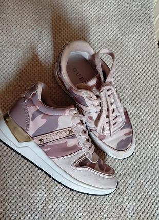 Кросівки жіночі guess камуфляжні рожеві